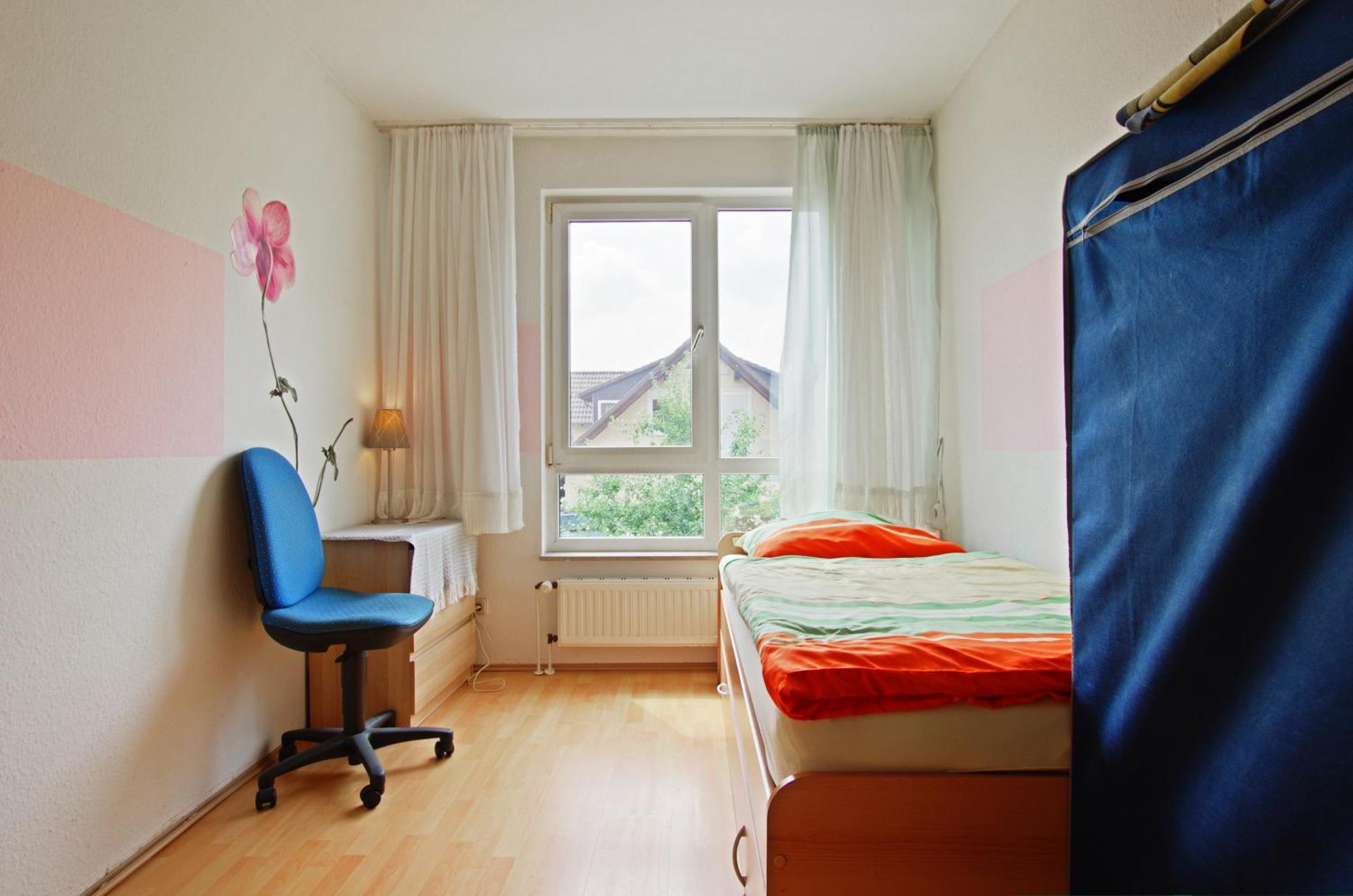 Private Rooms Near Exhibition Center Hannover Bilik gambar