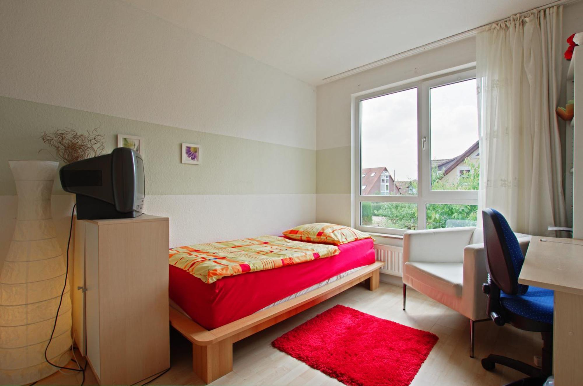 Private Rooms Near Exhibition Center Hannover Bilik gambar
