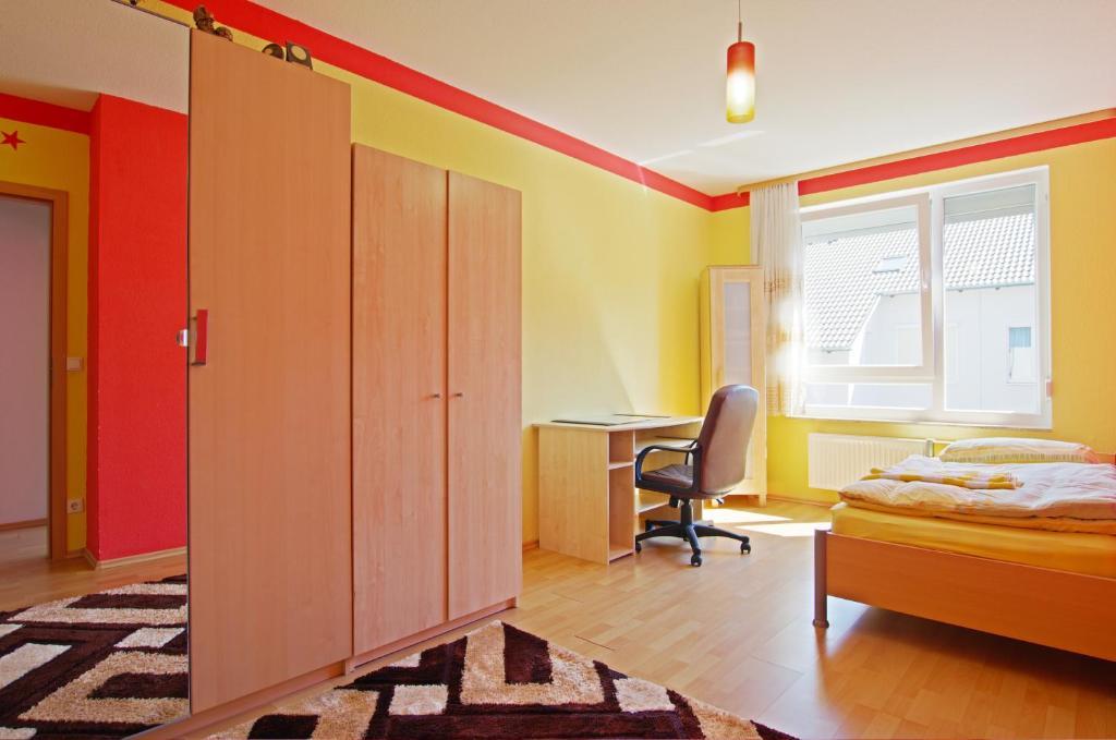 Private Rooms Near Exhibition Center Hannover Bilik gambar