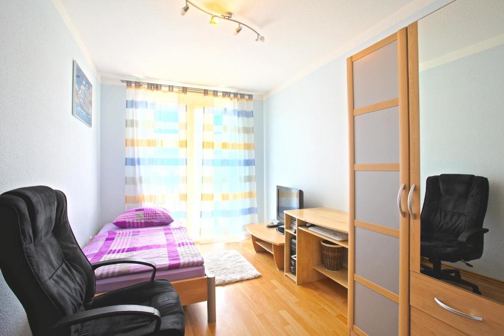 Private Rooms Near Exhibition Center Hannover Bilik gambar