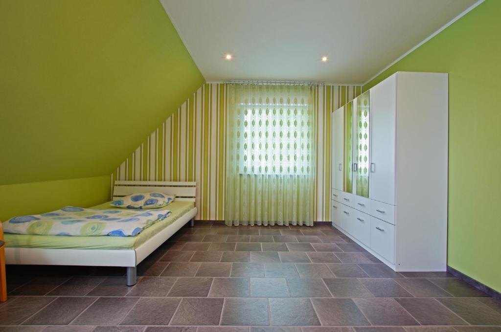 Private Rooms Near Exhibition Center Hannover Bilik gambar
