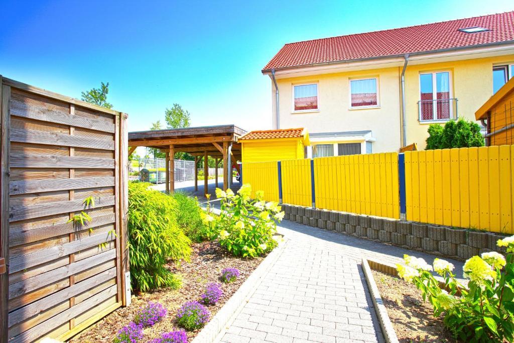 Private Rooms Near Exhibition Center Hannover Bilik gambar
