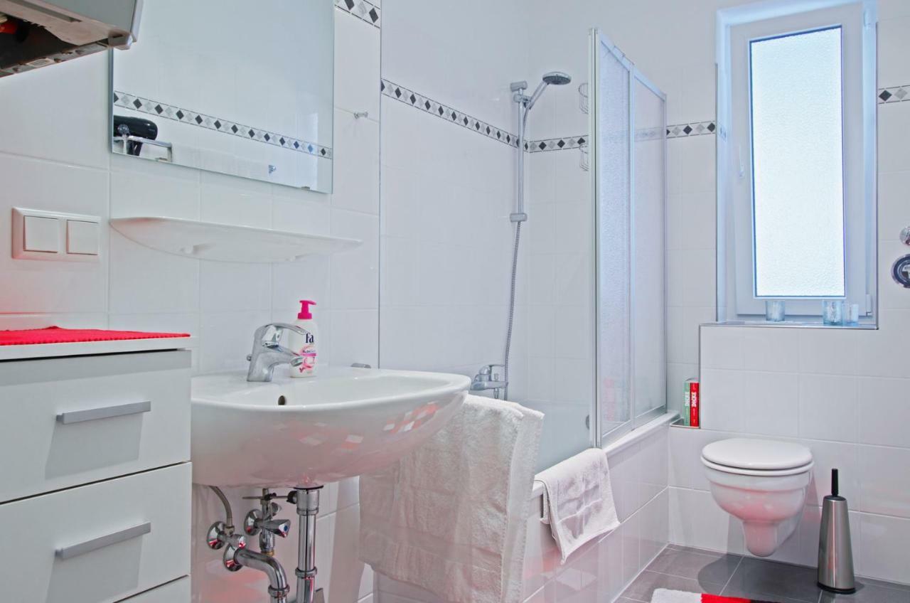 Private Rooms Near Exhibition Center Hannover Luaran gambar